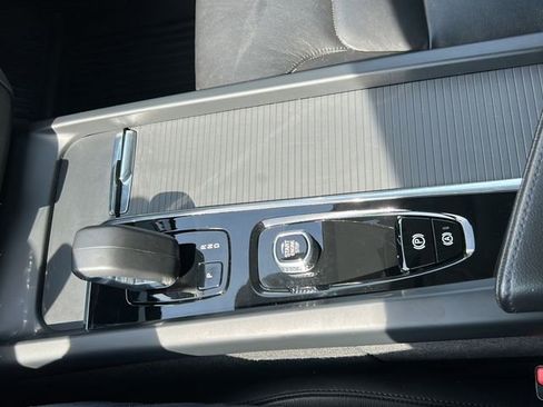 Used 2023 Volvo XC60 B5 Core image 24