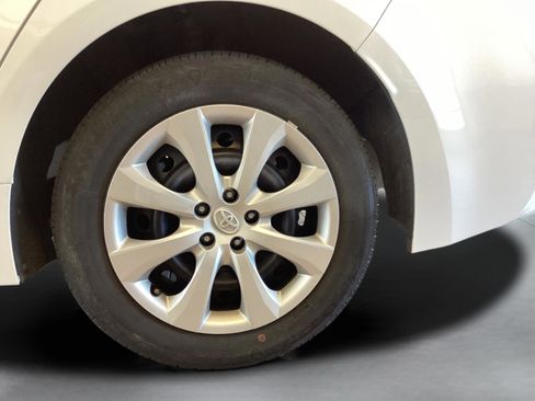 Used 2024 Toyota Corolla LE FWD image 38