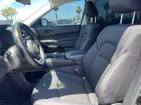Used 2025 Nissan Pathfinder S FWD image 7