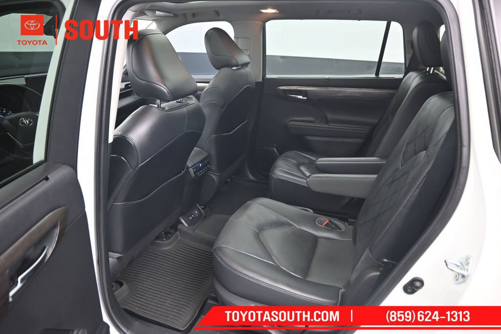 Used 2021 Toyota Highlander Platinum AWD/4WD image 10
