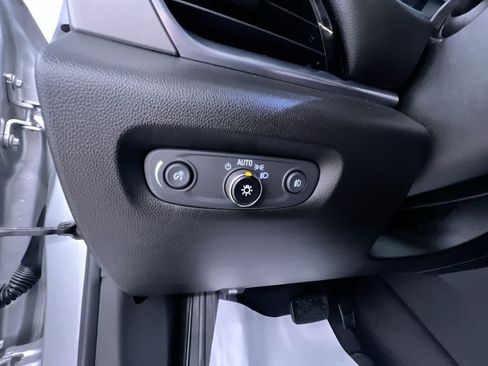 Used 2019 Chevrolet Traverse LT FWD image 16