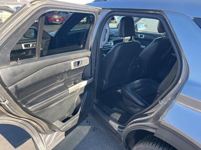 Used 2021 Ford Explorer XLT w/ Equipment Group 202A AWD/4WD image 14