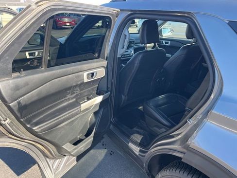 Used 2021 Ford Explorer XLT w/ Equipment Group 202A AWD/4WD image 14