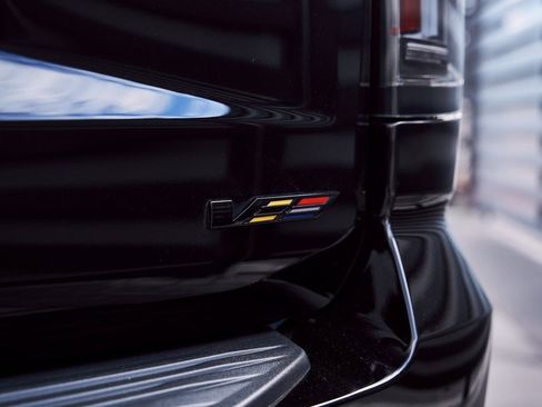 Used 2025 Cadillac Escalade V w/ LPO, ONYX Package image 11