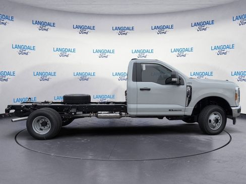 New 2026 Ford F350 4x4 Regular Cab DRW Super Duty image 3