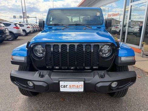 Used 2022 Jeep Gladiator Sport image 2
