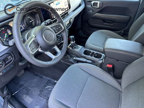 Certified 2025 Jeep Wrangler Unlimited Sahara w/ Safety Group AWD/4WD image 11