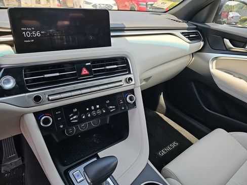 Used 2025 Genesis G70 2.5T image 21