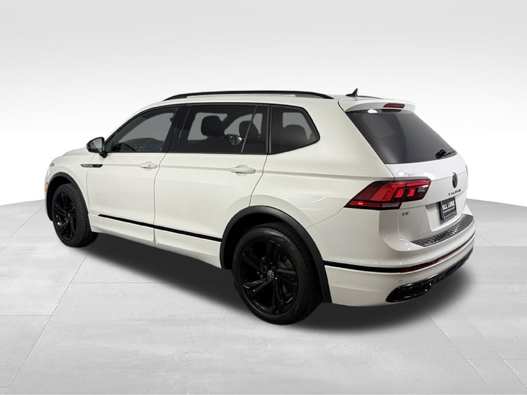 Used 2023 Volkswagen Tiguan SE R-Line AWD/4WD image 9