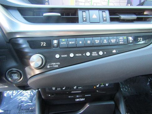 Used 2021 Lexus ES 250 F Sport image 19