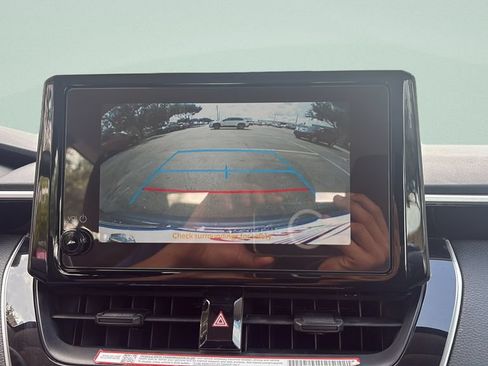 Used 2025 Toyota Corolla LE FWD image 19