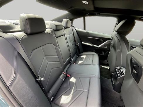 Used 2025 BMW 550e xDrive w/ Premium Package AWD/4WD image 25