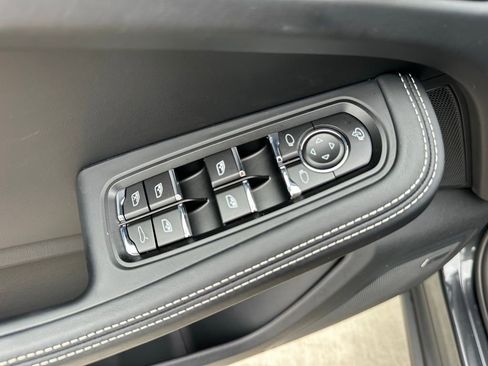 Certified 2025 Porsche Macan image 21