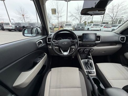 Used 2021 Hyundai Venue SEL w/ Cargo Package image 18