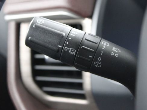 Used 2024 Ford Expedition Limited image 38