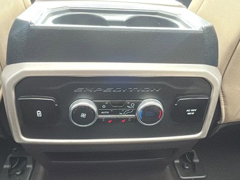 Used 2023 Ford Expedition Limited image 34