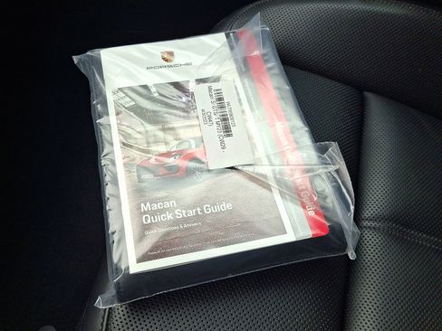 Used 2023 Porsche Macan image 26