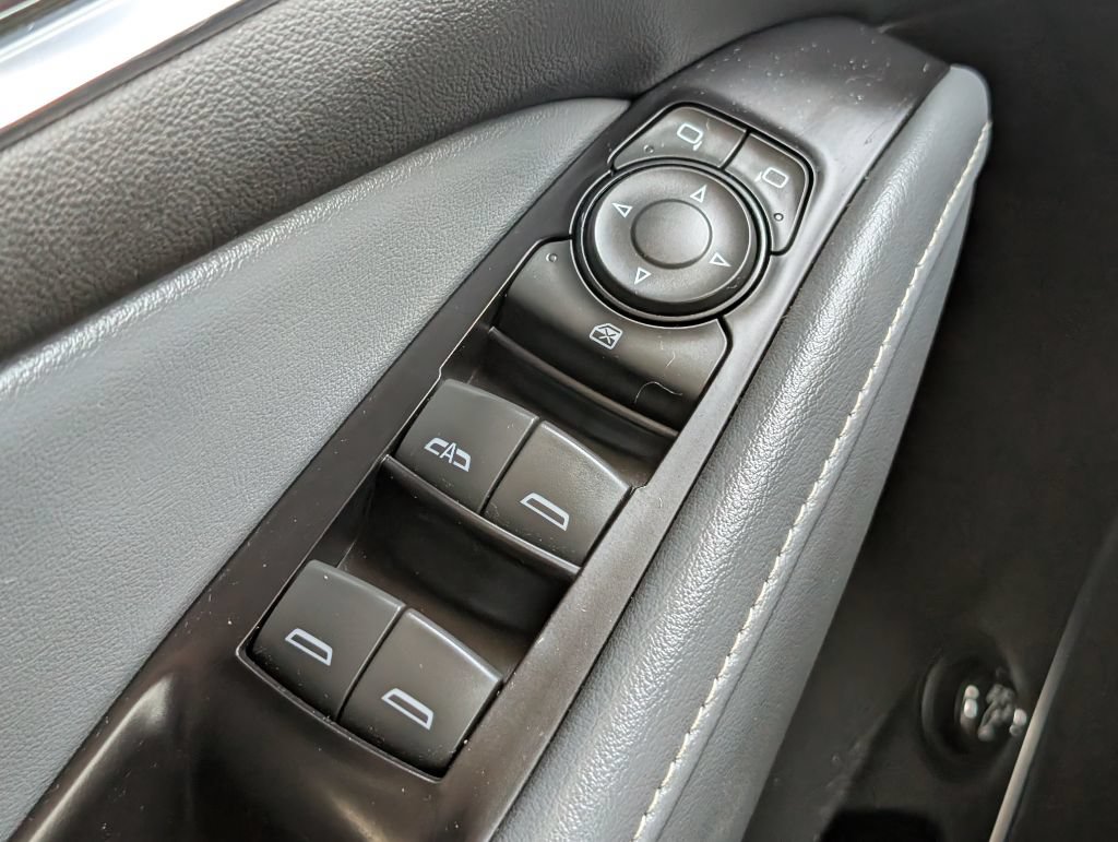 Used 2018 Buick Enclave Essence FWD image 11