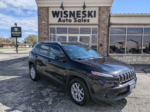 Used 2016 Jeep Cherokee Latitude w/ Cold Weather Group AWD/4WD image 1