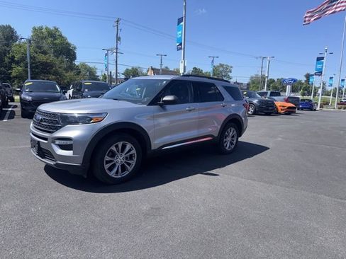 Used 2023 Ford Explorer XLT w/ Equipment Group 202A AWD/4WD image 3