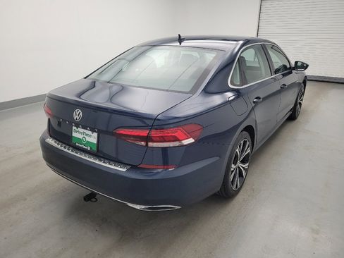 Used 2022 Volkswagen Passat 2.0T SE FWD image 9