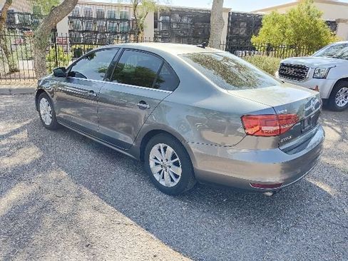 Used 2015 Volkswagen Jetta SE FWD image 14