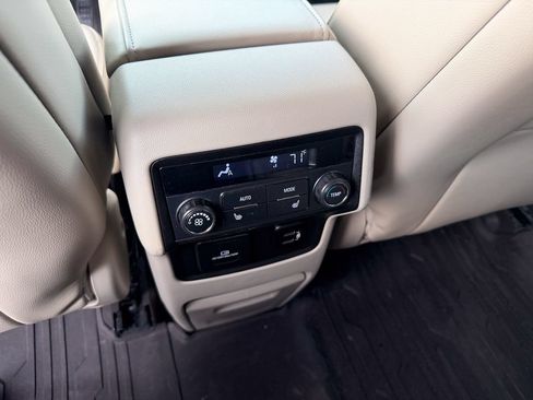 Used 2017 GMC Acadia Denali w/ Technology Package AWD/4WD image 29