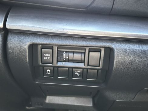 Used 2018 Subaru Crosstrek 2.0i Limited AWD/4WD image 12