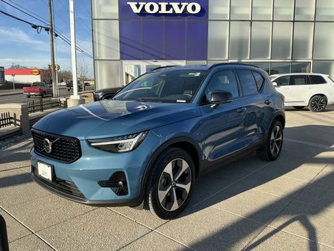 Certified 2025 Volvo XC40 B5 Plus image 1