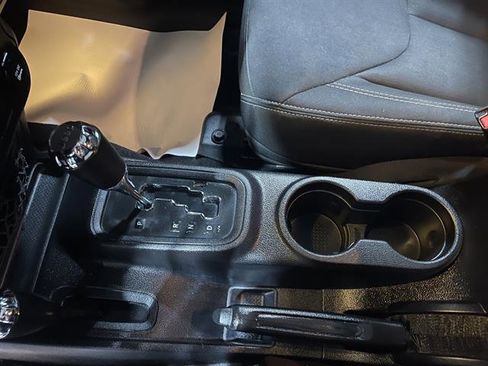 Used 2015 Jeep Wrangler Unlimited Sahara w/ Connectivity Group image 19