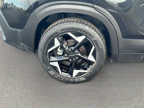 Certified 2024 Kia Seltos EX FWD image 30