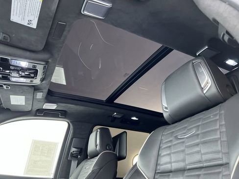 Used 2025 Cadillac Escalade ESV Sport Platinum image 19