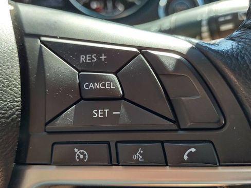 Used 2018 Nissan Rogue SV image 16