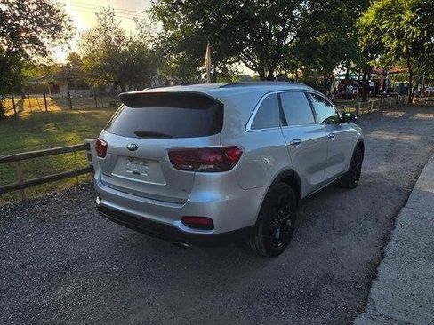 Used 2019 Kia Sorento S FWD image 3