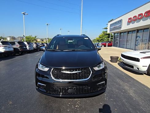 New 2026 Chrysler Pacifica Pinnacle w/ Trailer Tow Group image 2