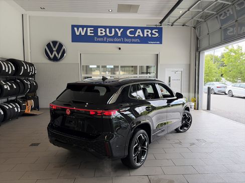 Used 2026 Volkswagen Tiguan SEL R-Line AWD/4WD image 4
