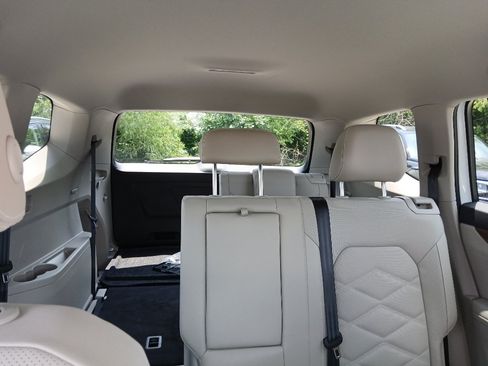 Certified 2026 Volkswagen Atlas SE FWD image 25
