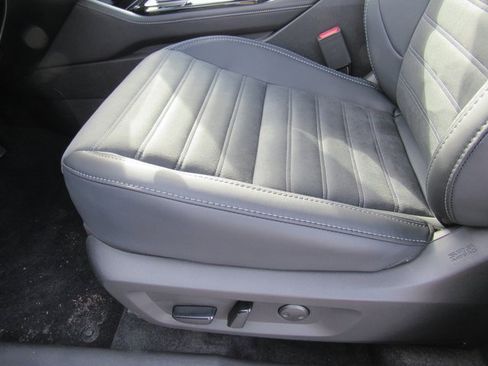 New 2025 Mitsubishi Outlander SE image 14