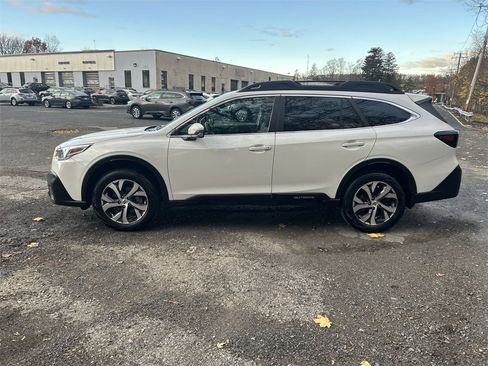 Certified 2022 Subaru Outback Limited image 5