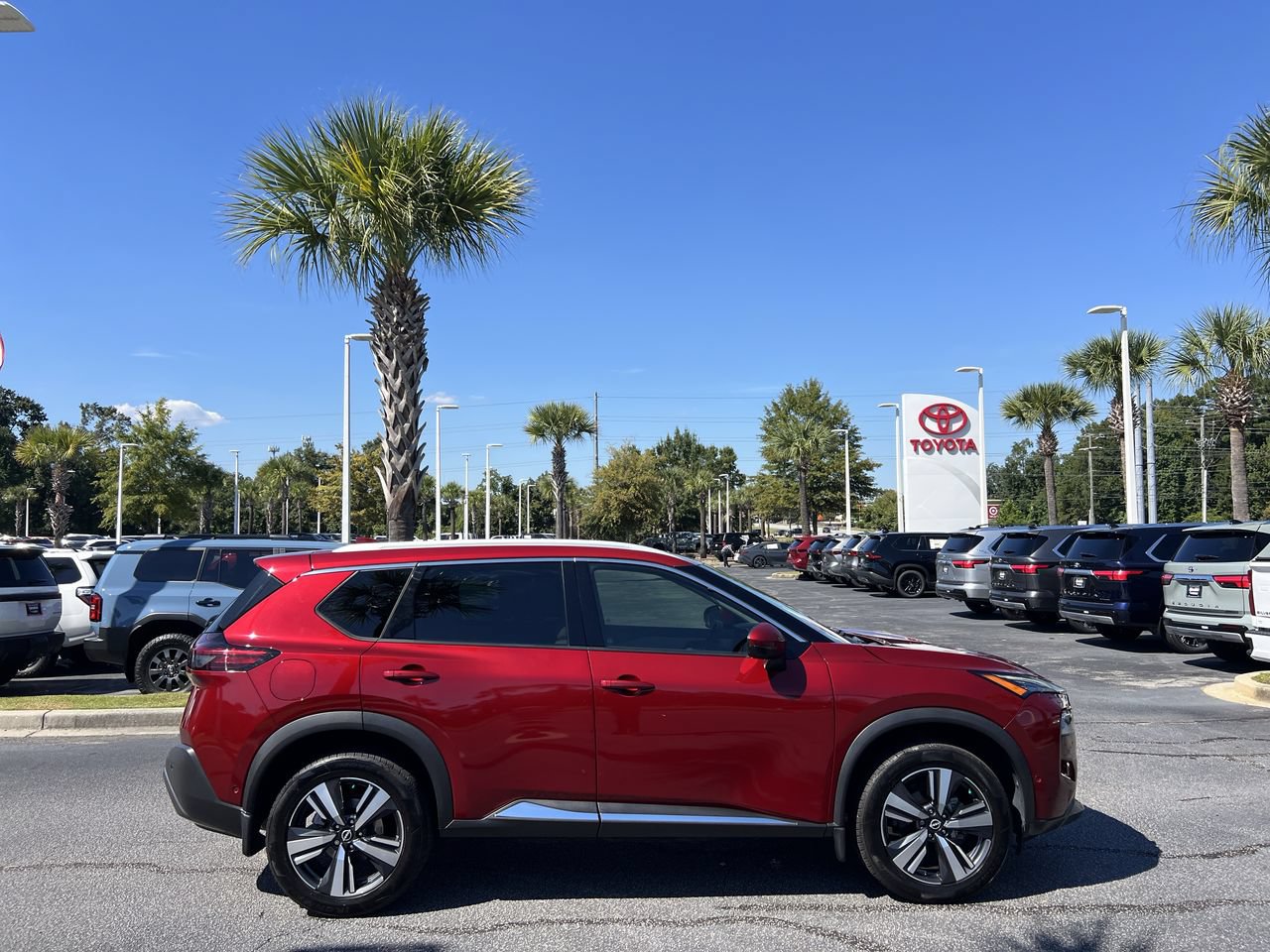 Used 2023 Nissan Rogue SL w/ SL Premium Package FWD image 11