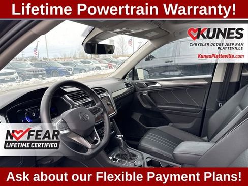 Used 2022 Volkswagen Tiguan SE w/ Panoramic Sunroof Package AWD/4WD image 16