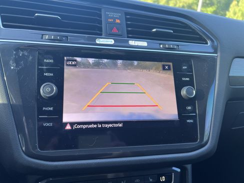Used 2021 Volkswagen Tiguan SE FWD image 19