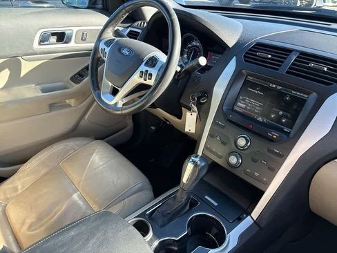 Used 2014 Ford Explorer XLT w/ Equipment Group 202A image 8