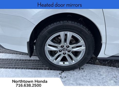 Used 2024 Toyota Sienna Limited image 13