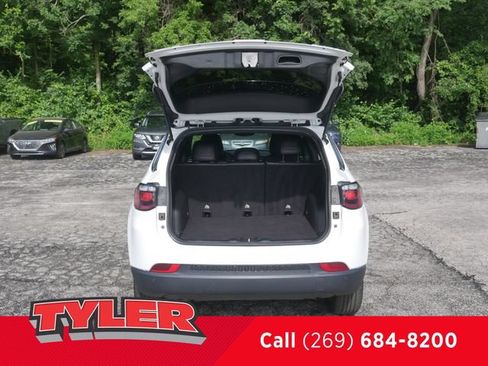 Certified 2025 Jeep Compass Limited AWD/4WD image 17