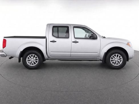 Used 2016 Nissan Frontier SV w/ SV Value Truck Package AWD/4WD image 11