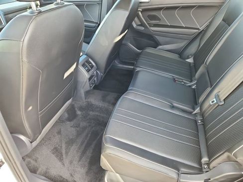 Certified 2024 Volkswagen Tiguan SE image 8