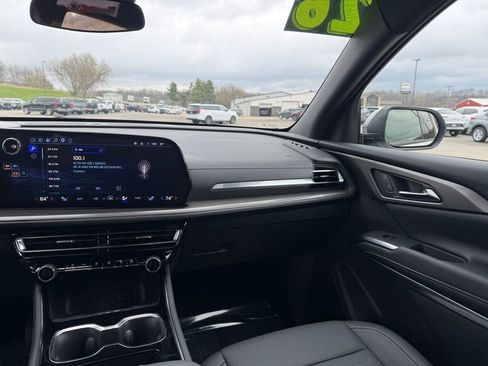 Used 2026 Chevrolet Traverse LT AWD/4WD image 19
