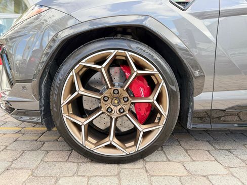 Used 2024 Lamborghini Urus Performante AWD/4WD image 32