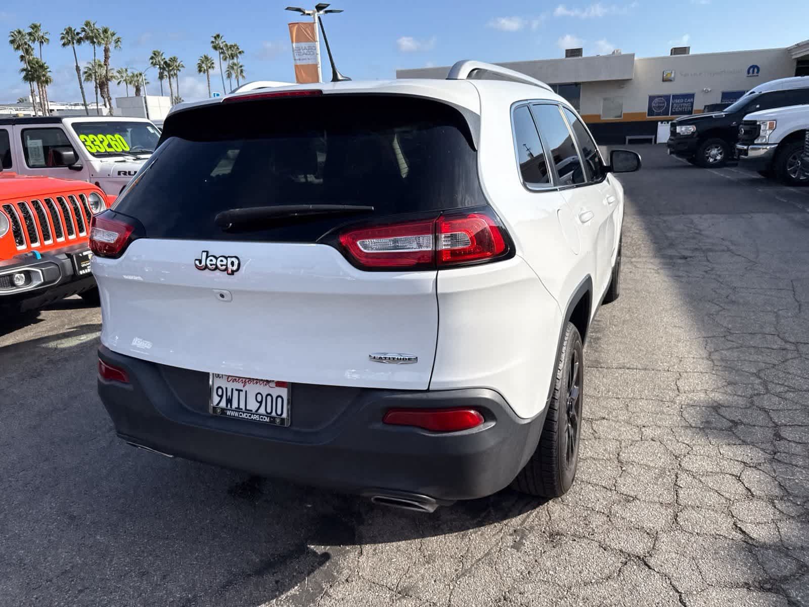 Used 2018 Jeep Cherokee Latitude FWD image 11